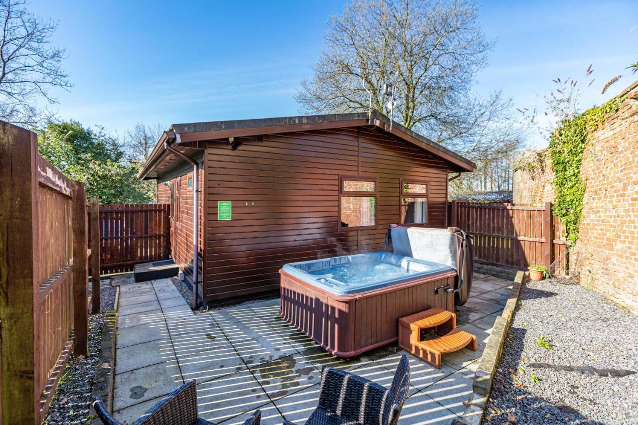 Bluebell Lodge 7 With Hot Tub Newton Stewart Eksteriør bilde