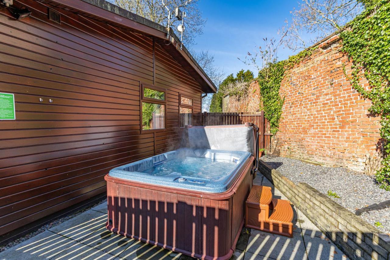 Bluebell Lodge 7 With Hot Tub Newton Stewart Eksteriør bilde