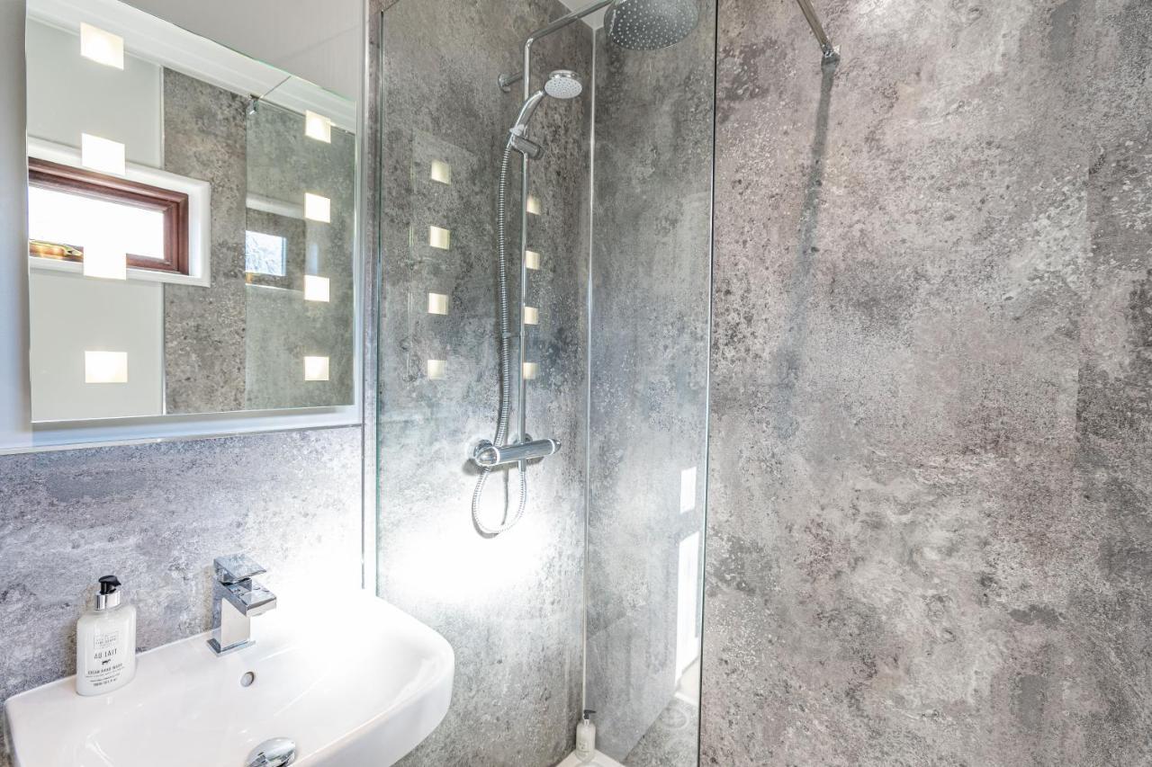 Bluebell Lodge 7 With Hot Tub Newton Stewart Eksteriør bilde